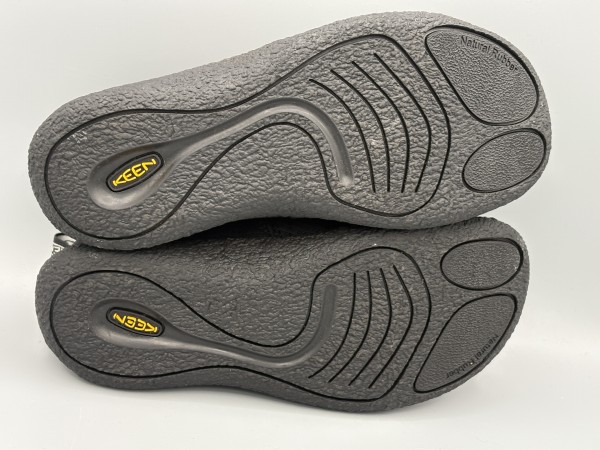 訳あり品 キーン ハウザー 2 22.5cm US5.5 トリプルブラック 1023981 女性用 KEEN 並行輸入品 (ke184)