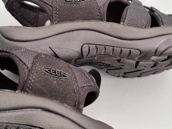 訳あり品 キーン ニューポート H2 26.5cm US8.5 トリプルブラック KEEN 1022258 TRIbLK 男性用 KEEN NEWPORT H2 並行輸入品 (ke189)