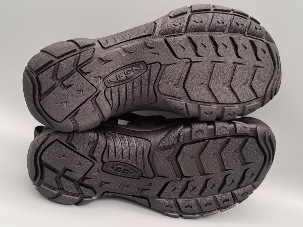 訳あり品 キーン ニューポート H2 26.5cm US8.5 トリプルブラック KEEN 1022258 TRIbLK 男性用 KEEN NEWPORT H2 並行輸入品 (ke189)
