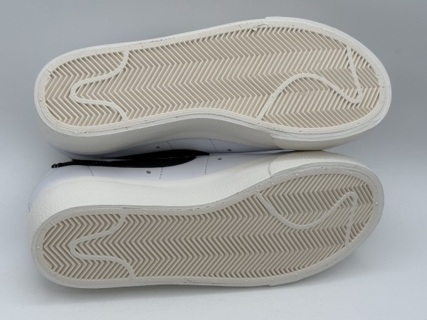 訳あり品 ナイキ スニーカー ブレーザー ロー プラットフォーム 23.0cm ホワイト×ブラック/101 DJ0292 女性用 NIKE (ni114)