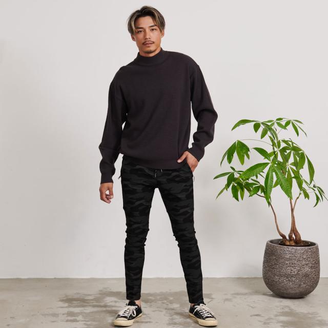 スカルロゴ　スリムフィットパンツ 黒 スカルロゴ スリムフィットパンツ 黒