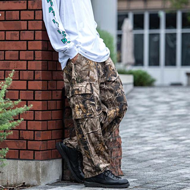 迷彩 カモ柄 ギミック 再構築 ドッキング バギーワイド フレアカーゴパンツ 迷彩 カモ柄 ギミック 再構築 ドッキング バギーワイド フレア