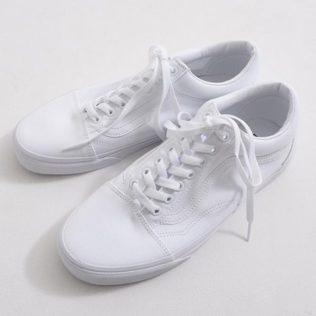 VANS バンズ ヴァンズ スニーカー メンズ レディース ユニセックス おしゃれ ブランド 定番 Old Skool オールドスクール ローカット 靴 くつ クツ シューズ ストリート シンプル 白 ホワイト 26cm 26.5cm 27cm 27.5cm 28cm 国内正規代理店 正規品 即日発送 [VN000D3HW00]