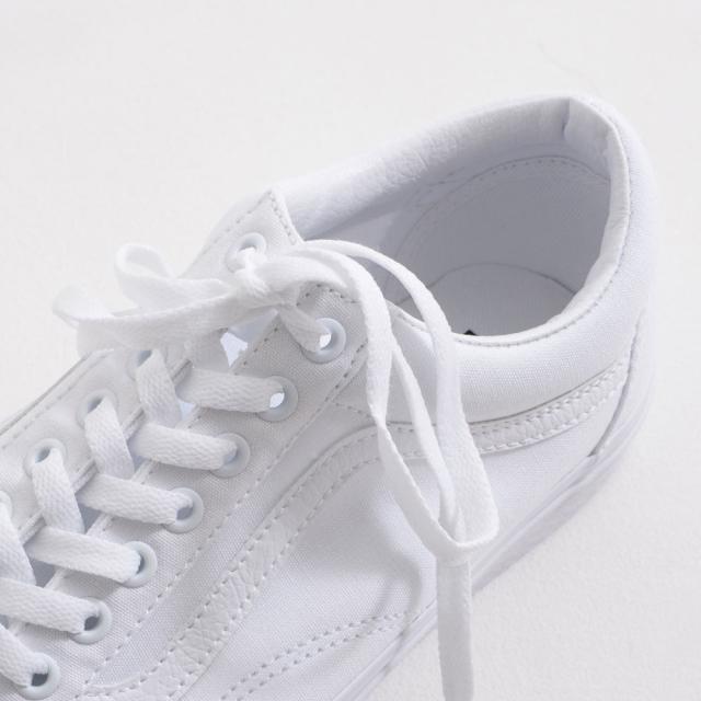 VANS バンズ ヴァンズ スニーカー メンズ レディース ユニセックス おしゃれ ブランド 定番 Old Skool オールドスクール ローカット 靴 くつ クツ シューズ ストリート シンプル 白 ホワイト 26cm 26.5cm 27cm 27.5cm 28cm 国内正規代理店 正規品 即日発送 [VN000D3HW00]