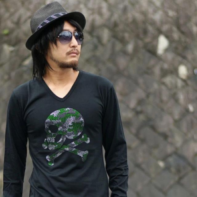 閉店セール】豪華ラインストーンスカル迷彩Vネック長袖Tシャツ Tシャツ