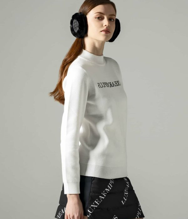 LUXEAKMPLUS リュクスエイケイエムプラス フロントロゴモックネック