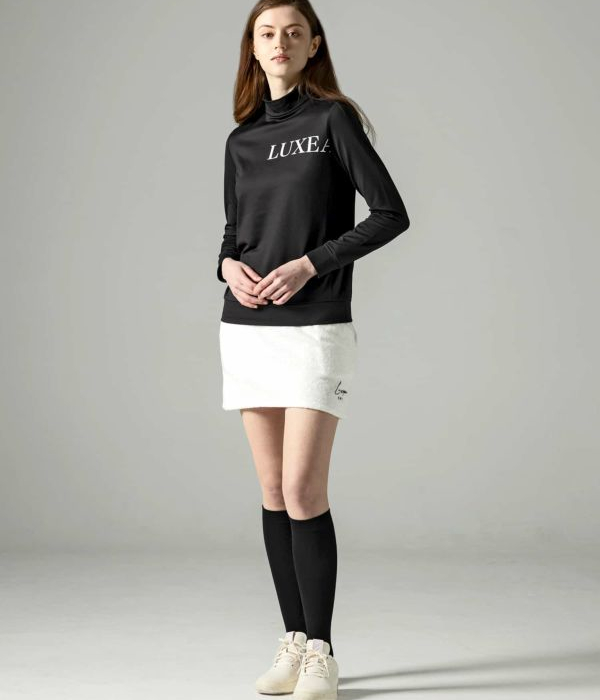 LUXEAKMPLUS リュクスエイケイエムプラス 光沢ロゴモックネックTシャツ 長袖 ゴルフ レディース 女性 GOLF スポーツ おしゃれ LUXEAKMPLUS リュクスエイケイエムプラス 光沢ロゴモックネックT