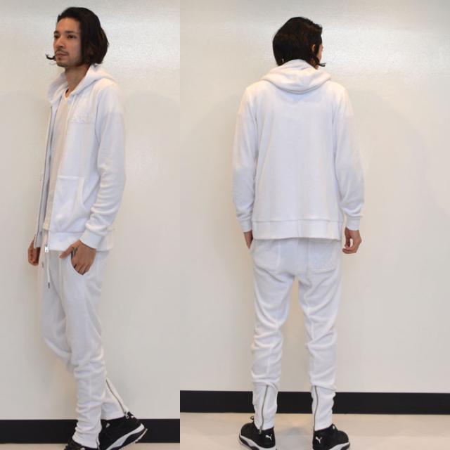 AKM Contemporary エイケイエム コンテンポラリー パイル ロゴジップ