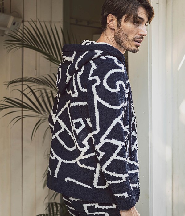 1PIU1UGUALE3 RELAX(ウノピゥウノウグァーレトレ)ビッグロゴ総柄ニット