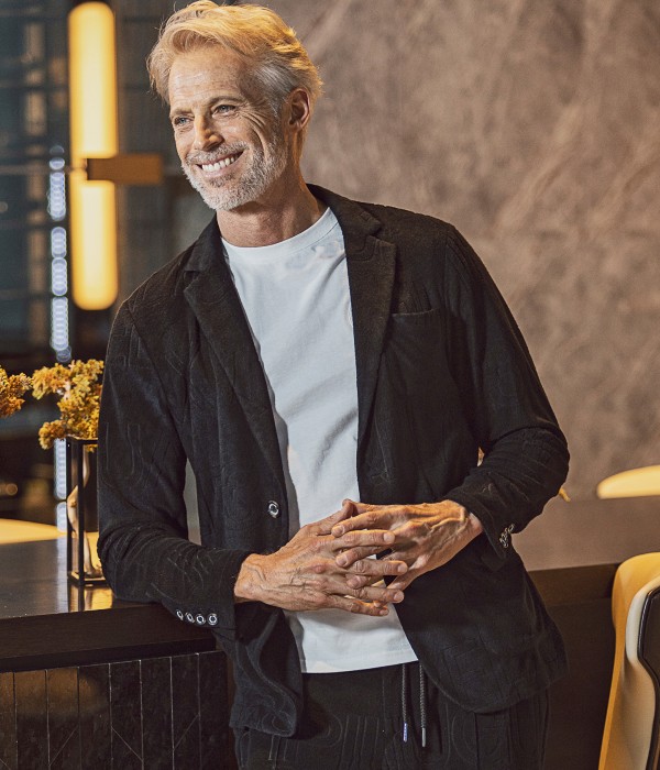 1PIU1UGUALE3 RELAX(ウノピゥウノウグァーレトレ)パイルロゴジャケット シングル テーラード メンズ 男性 大人 きれいめ アウター カジュアル ラフ 休日 仕事 おしゃれ スリム 細身 ブランド 春夏 シンプル XL XXL 3L 1PIU1UGUALE3 RELAX(ウノピゥウノウグァーレトレ)パイルロゴジャケット