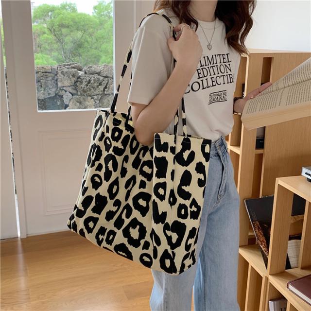 極美品✨ジミーチュウ トートバッグ ポーチ付属　レオパード A4肩掛け可 ジミーチュウ トートバッグ ショルダーバッグ[品番：AXEB0033249