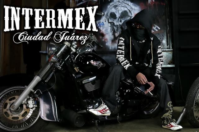 パーカー ブランドロゴ刺繍入り 長袖 フード付き ジャケット 上着 服