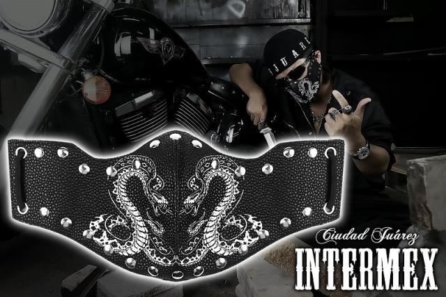 定形外郵便送料無料 カラスマスク フェイスマスク INTERMEX ITM-036 コブラ柄 プリント 黒 白 スタッズ 洗える メンズ オラオラ系  ヤクザ｜au PAY マーケット