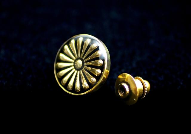 送料無料 24金メッキ 菊紋ピンブローチ ピンバッジ 代紋 タックピン 030 ヤクザヤンキーチンピラチョイ悪の通販はau Pay マーケット Birth Japan