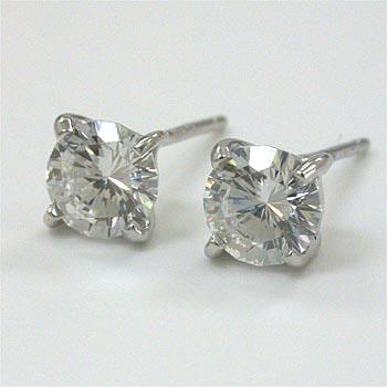 シンプルダイヤモンドピアスプラチナ トータル1ct PT900 天然ダイヤ 0.5ctx2 四本爪ピアスtypeAA（太さ0.9ミリ 長さ12ミリ芯・シリコンキャッチ付）の通販は