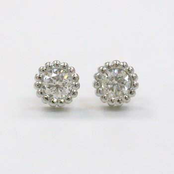 18金ホワイトゴールド ダイヤピアスtypeAA（太さ0.9mmｘ長さ10mm芯・シリコンキャッチ付）の通販は 55,000円