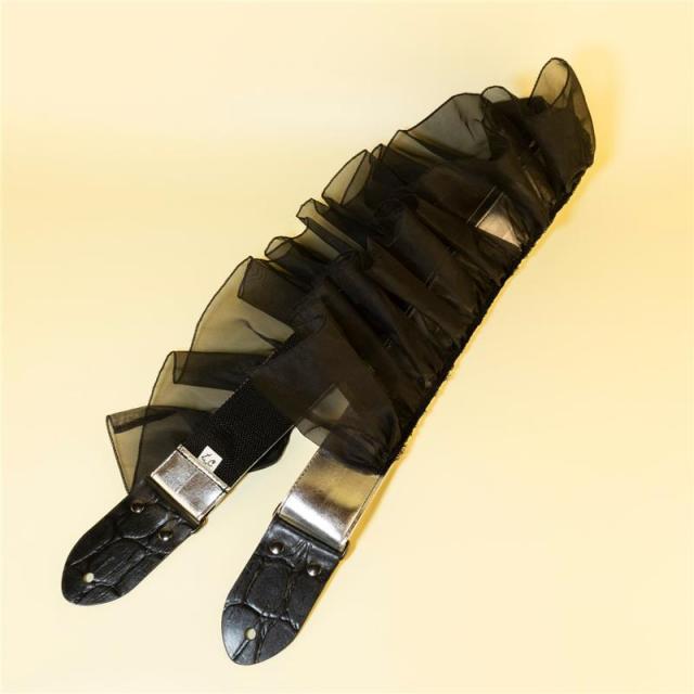 tsundrum_chan シルバー合皮黒フリルギターストラップ｜Silver Faux-Leather &amp; Black Ruffle Guitar Strap_3