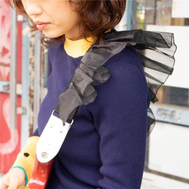 tsundrum_chan シルバー合皮黒フリルギターストラップ｜Silver Faux-Leather &amp; Black Ruffle Guitar Strap_6