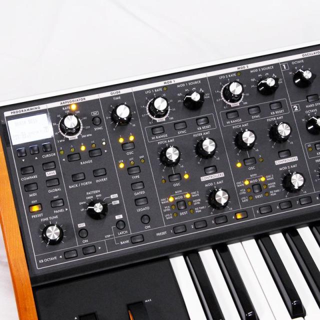 moogフェア】数々の賞を受賞したSub 37 Tribute Editionのデザインを