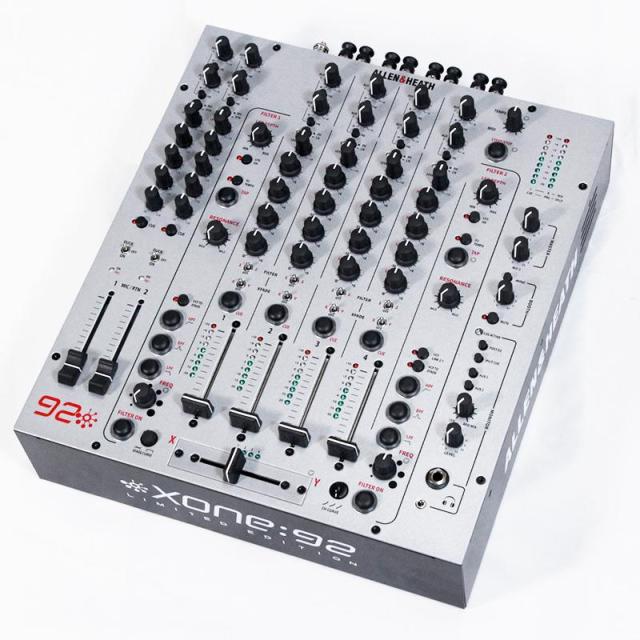 ベリンガー アナログシンセ 4ボイス パラフォニック POLY D Behringer POLY D | 4VCO搭載のアナログ・パラフォニック