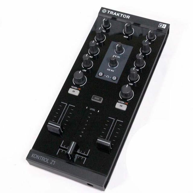 TRAKTOR KONTROL Z1 & 専用ケース