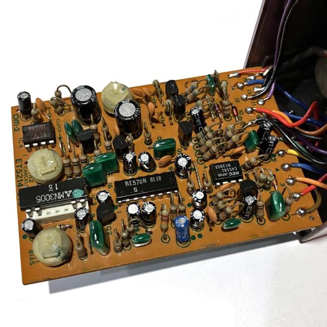 しー BOSS DM-2 最初期型 前期や後期以外も存在する？見分け方や最初期のBOSS DM-2も