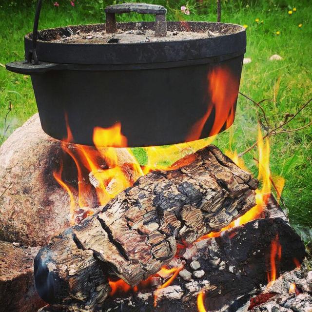 キャセロール ダッチオーブン 5.5L スケップシュルト 鍋 鉄鍋 耐熱 アウトドア キャンプ バーベキュー BBQ SKEPPSHUL IH・ガス・焚火・直火・オーブン対応