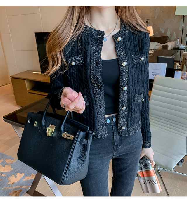 トップス ニット カーディガン ショート丈 長袖 ノーカラー ジャケット風 タイト パールボタン ビジュー 大人可愛い きれいめ 上品 おしの通販は
