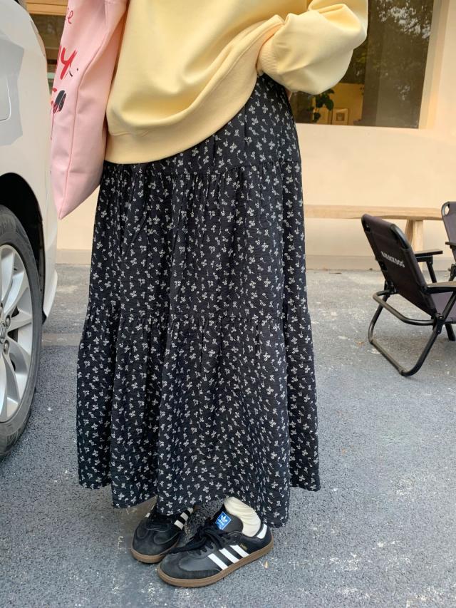 スカートロングロングスカートレディース膝下膝丈着やせひざ丈　小花柄通勤ストレッチAラインの通販は 4,989円