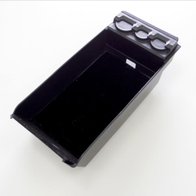 現品限 メルセデスベンツ Aクラス W177 2018年〜 センターコンソールトレイ Qi(チー)付(商品コード:502143)