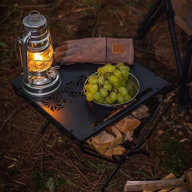 焚火用薪スタンドテーブル　アイアン薪スタンド　クーラーボックスタンド　キャンプ用品　多機能　薪入れバッグ付き　コンパクト 焚火用薪スタンドテーブル アイアン薪スタンド クーラーボックスタンド