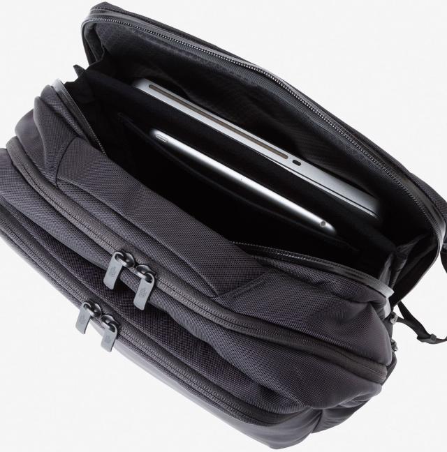 ザ・ノース・フェイス THE NORTH FACE アウトドア シャトルデイパック Shuttle Daypack リュック バックパック かばん 24.5L ビジネス 仕事 通勤 パソコン収納 機能的 高強度 シンプル  NM82329 K