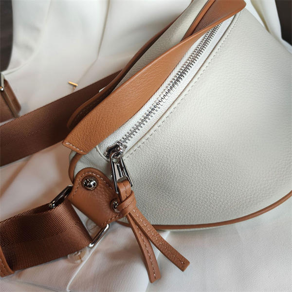 ポイント超超祭 本革 ボディバッグ レディース レザー メンズ おしゃれ