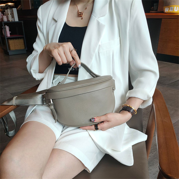 ポイント超超祭 本革 ボディバッグ レディース レザー メンズ おしゃれ