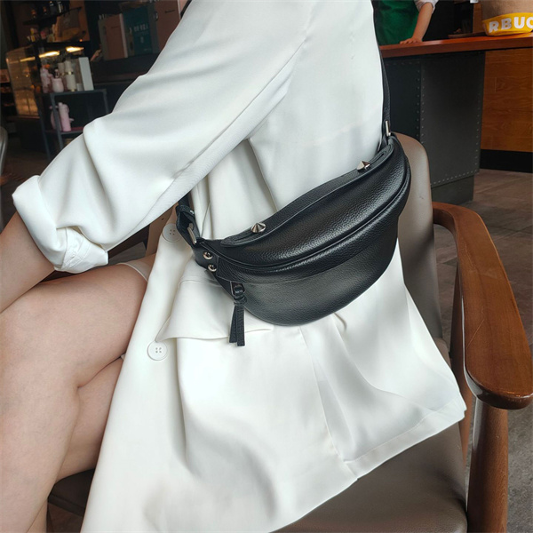 ポイント超超祭 本革 ボディバッグ レディース レザー メンズ おしゃれ