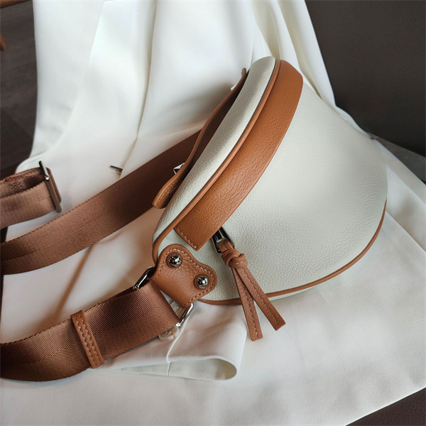 ポイント超超祭 本革 ボディバッグ レディース レザー メンズ おしゃれ