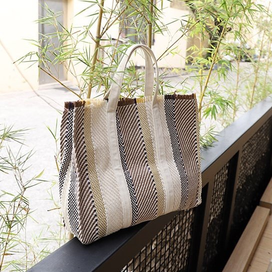 バッグ かばん 鞄 レディースバッグ ハンドバッグ トートバッグ 四角 スクエア 通勤バッグ 大きめ 軽量 便利 かわいい 大人可愛いの通販は バッグ かばん 鞄 レディースバッグ ハンドバッグ トートバッグ 四角 スクエア 通勤バッグ 大きめ 軽量 便利 かわいい 大人可愛いの通販は