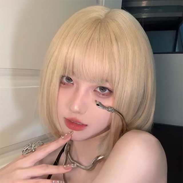 ゴールド HAIRCUBE ウィッグ ショート ボブ フルウィッグ 金髪 ウィッグ 耐熱 自然 大人 小顔 原宿系 ぱっつん前髪 日常 (ゴールド)の通販は