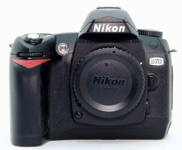 【中古】 Nikon D70 デジタル一眼レフカメラ レンズキット [AF-S DX ズームニッコールED 18~70mm F3.5~4.5G(IF)セット]