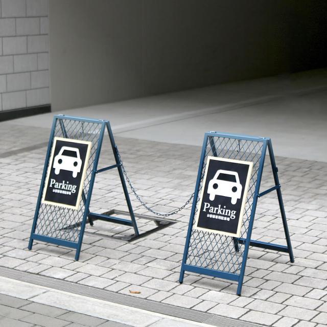 スタンド式チェーンゲート　チェーンスタンド　カーポール　看板　カフェ　飛び出し防止　立入禁止　駐車場　駐輪場　簡単組立　収納_1