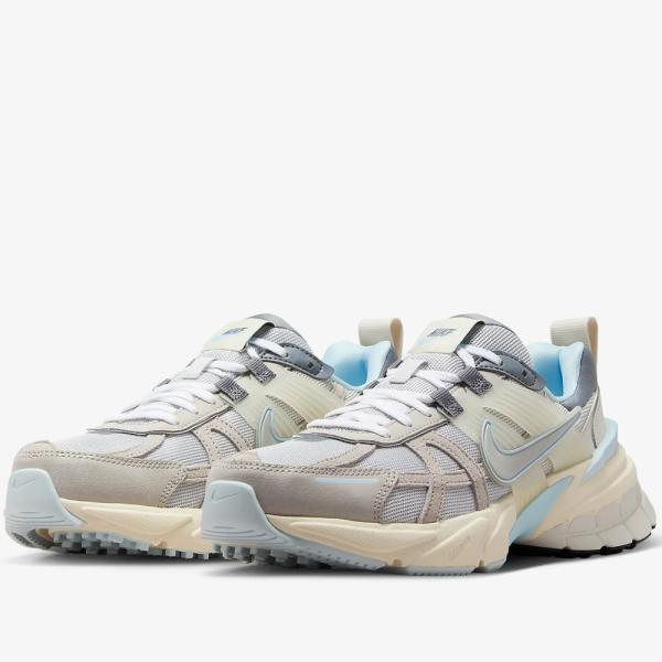 2024年春夏新作♪ NIKE【ナイキ】 WMNS V2K RUN ウィメンズ V2K ラン 【FZ3596-072】 ライトボーン/メタリックプラチナム