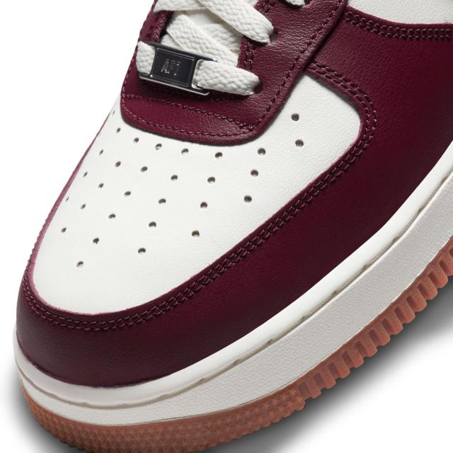 2025年秋冬新作♪ NIKE【ナイキ】 AIR FORCE 1 07 LV8 エア フォース 1 07 LV8 メンズ スニーカー 【DQ7659-102】 セイル/ナイトマルーン
