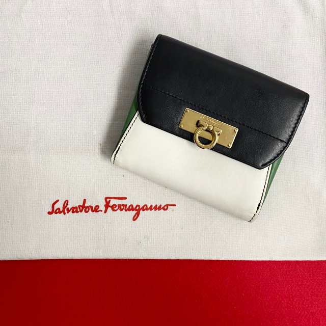 Salvatore Ferragamo サルヴァトーレフェラガモ ガンチーニ 金具 レザー 二つ折り財布 ブラック 72330