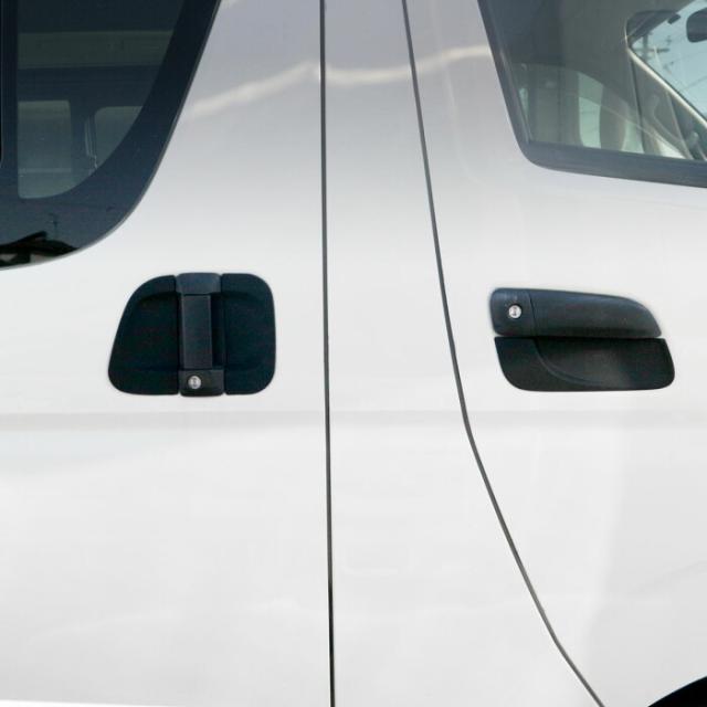 ハイエース 200系 4型 5型 6型 標準 ワイド ボディ ドアハンドル アンダー プロテクター HIACE 保護カバー 爪キズ防止 マット ブラック 黒 ドアハンドルプロテクター ハンドルカバー 人気 おすすめ カバー 傷防止 ラバー 運転席 助手席 後部座席 両面テープ 【DUP01】の通販は