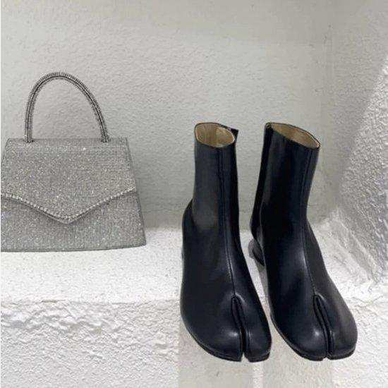 ブーツ ショートブーツ 足袋ブーツ レディース ローヒール ショート丈 秋冬 秋 冬 黒 白 おしゃれ 40代 履きやすい 歩きやすい シンプルの通販は 9,533円