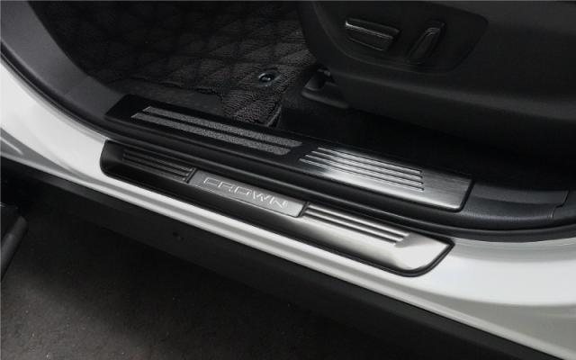 【予約/カーボン調：5月20日頃入荷予定】【セット割】クラウンスポーツ サイドステップ内側＆外側 スカッフプレート フロント・リアセット 8P 選べる3色 シルバー ブラック カーボン調 カスタム パーツ アクセサリー トヨタ