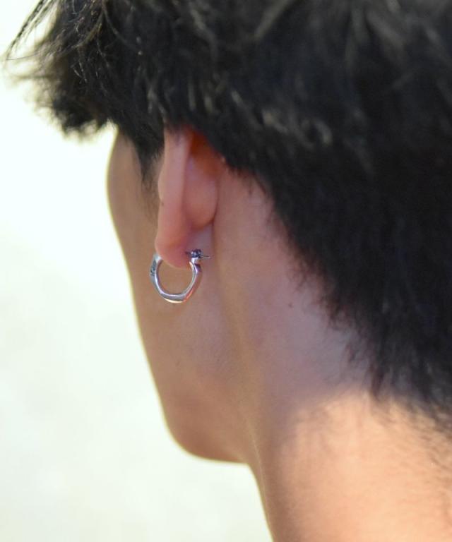 百獣の王ハート形 CITYPOP クロッシングピアス TYPE“D” シティ受けが良い しろがね色925 01EA0961SD  LION HEART ステンレス鋼郵便受け フープピアス 1点売り 片耳用 メンズ ピアス ブランド名 差し上げ物 生まれ落ちる日 しろがね色