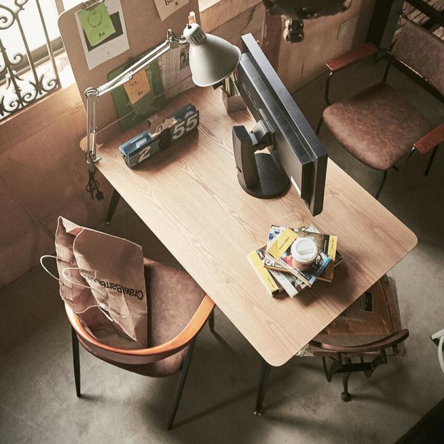 ひじ掛けいす // リビング 自室 書室 居敷き 調度品 新生きて行く 引き越す  東谷