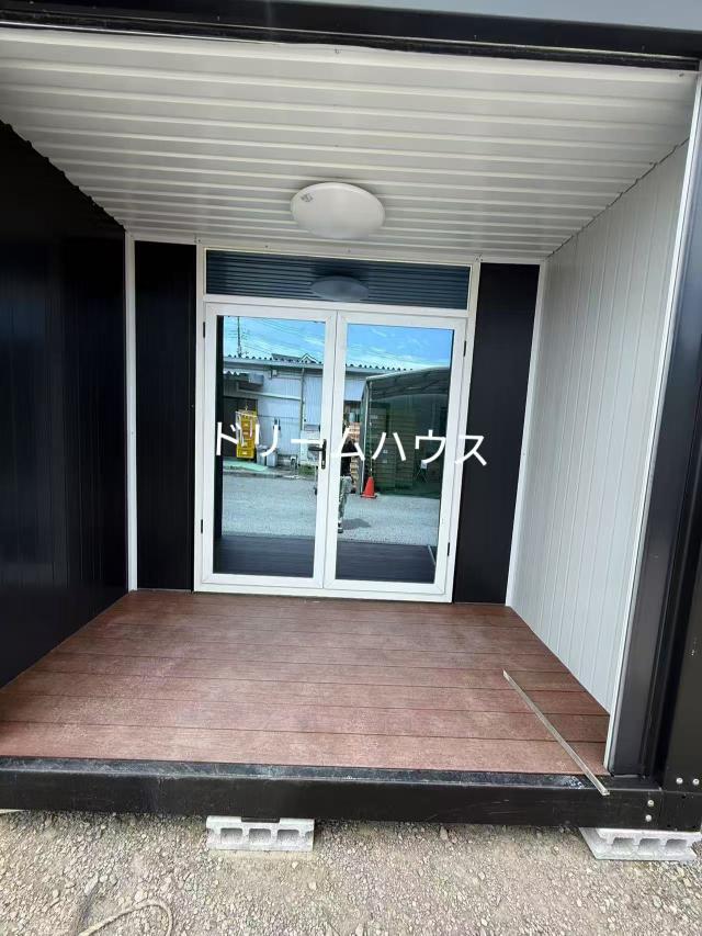 プレハブ三連結3×6×2.8m【送料別途】低価格高品質 組立代行可能　値段交渉可能　コンテナハウス　コンテナ　プレハブ　ログハウス　仮設プレハブ　ユニットハウス　事務所　仮設住宅　店舗　物置　自転車置き場　車庫　サウナ_2