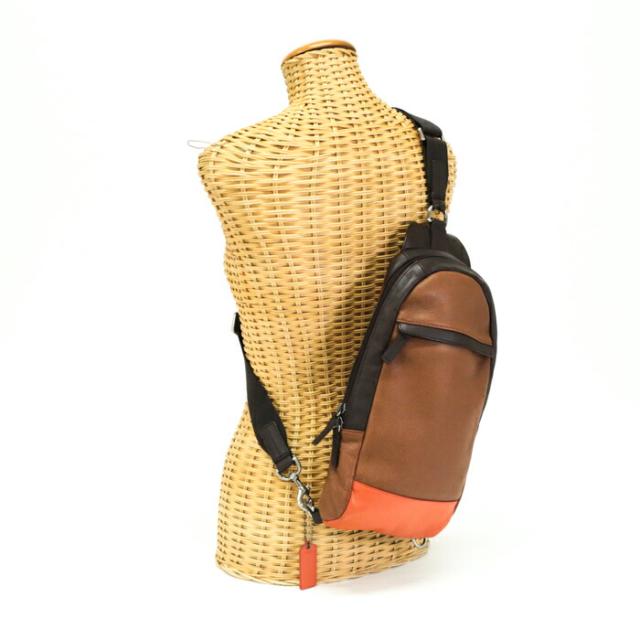 コーチ COACH キャムデン コンバーチブル スリングバッグ レザー F70922 ボディバッグ ショルダーバッグ クロスボディ 斜め掛け 肩掛け メンズ ダークブラウン / ブラウン / オレンジ 中古 map07012